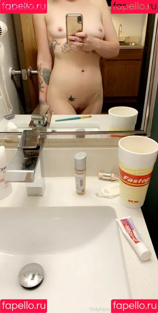 breezemuhfuka Onlyfans Photo Gallery 