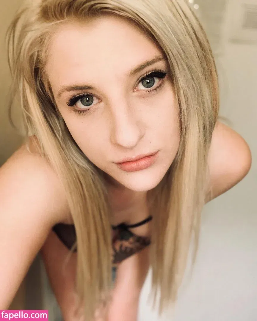 breezemuhfuka Onlyfans Photo Gallery 