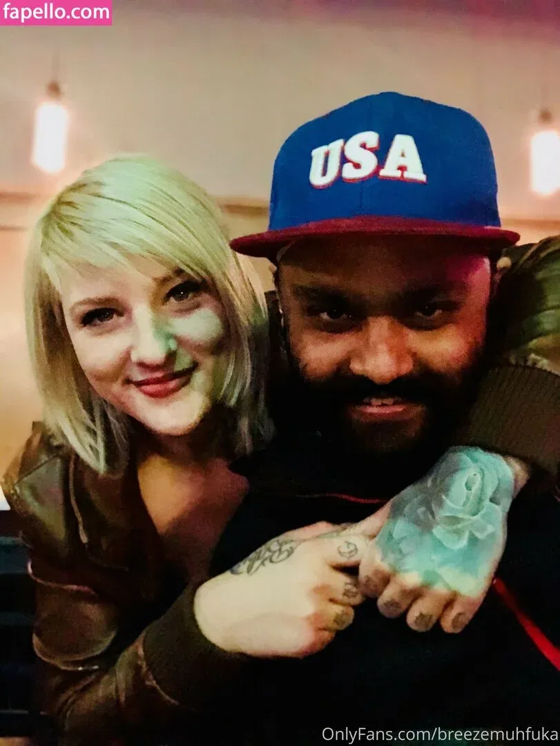 breezemuhfuka Onlyfans Photo Gallery 