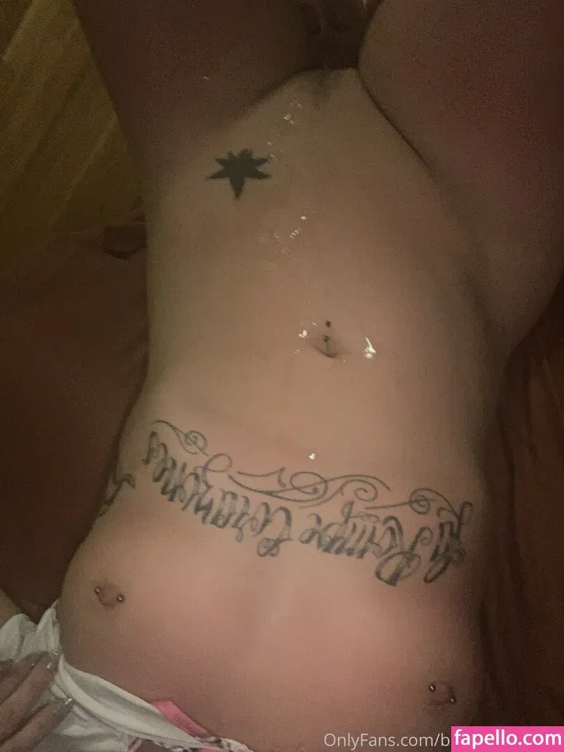 breezemuhfuka Onlyfans Photo Gallery 