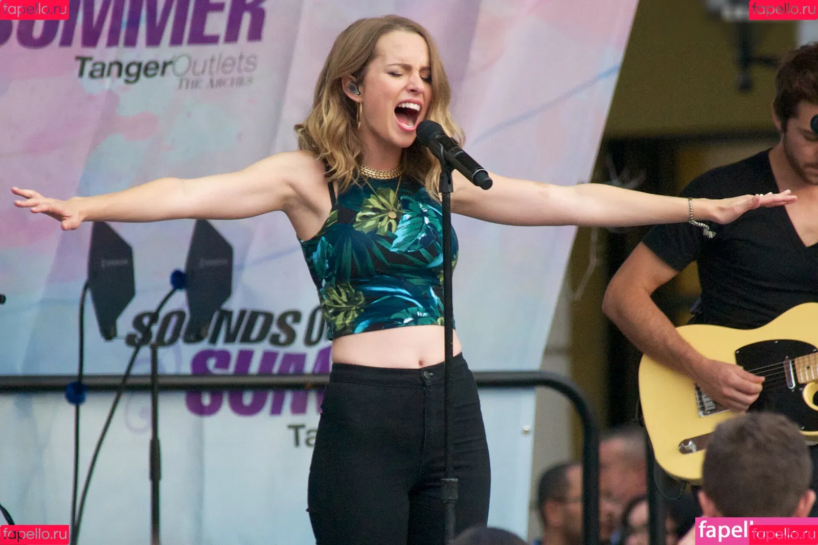 Bridgit Mendler Onlyfans Photo Gallery 