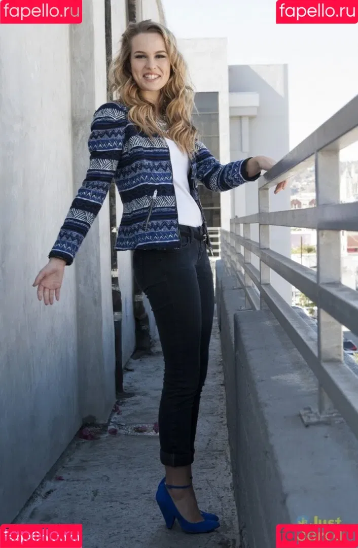 Bridgit Mendler Onlyfans Photo Gallery 