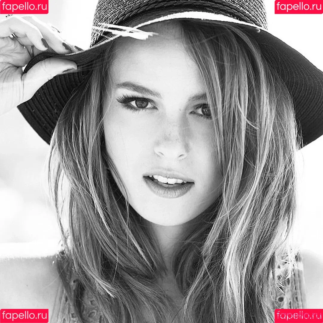 Bridgit Mendler Onlyfans Photo Gallery 