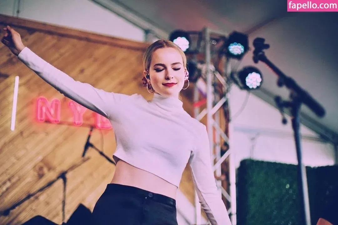 Bridgit Mendler Onlyfans Photo Gallery 