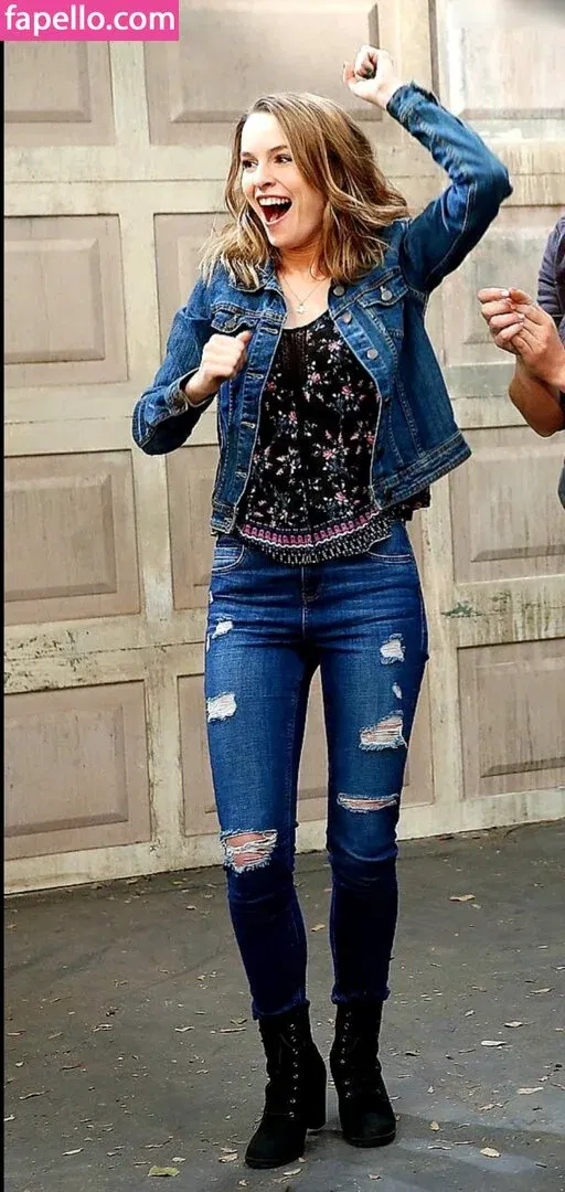 Bridgit Mendler Onlyfans Photo Gallery 