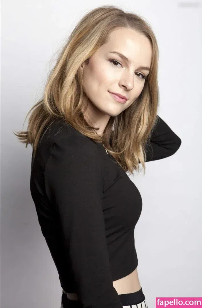 Bridgit Mendler Onlyfans Photo Gallery 