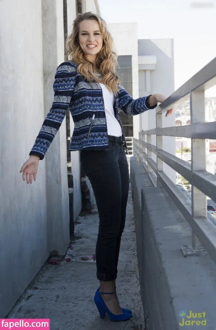 Bridgit Mendler Onlyfans Photo Gallery 