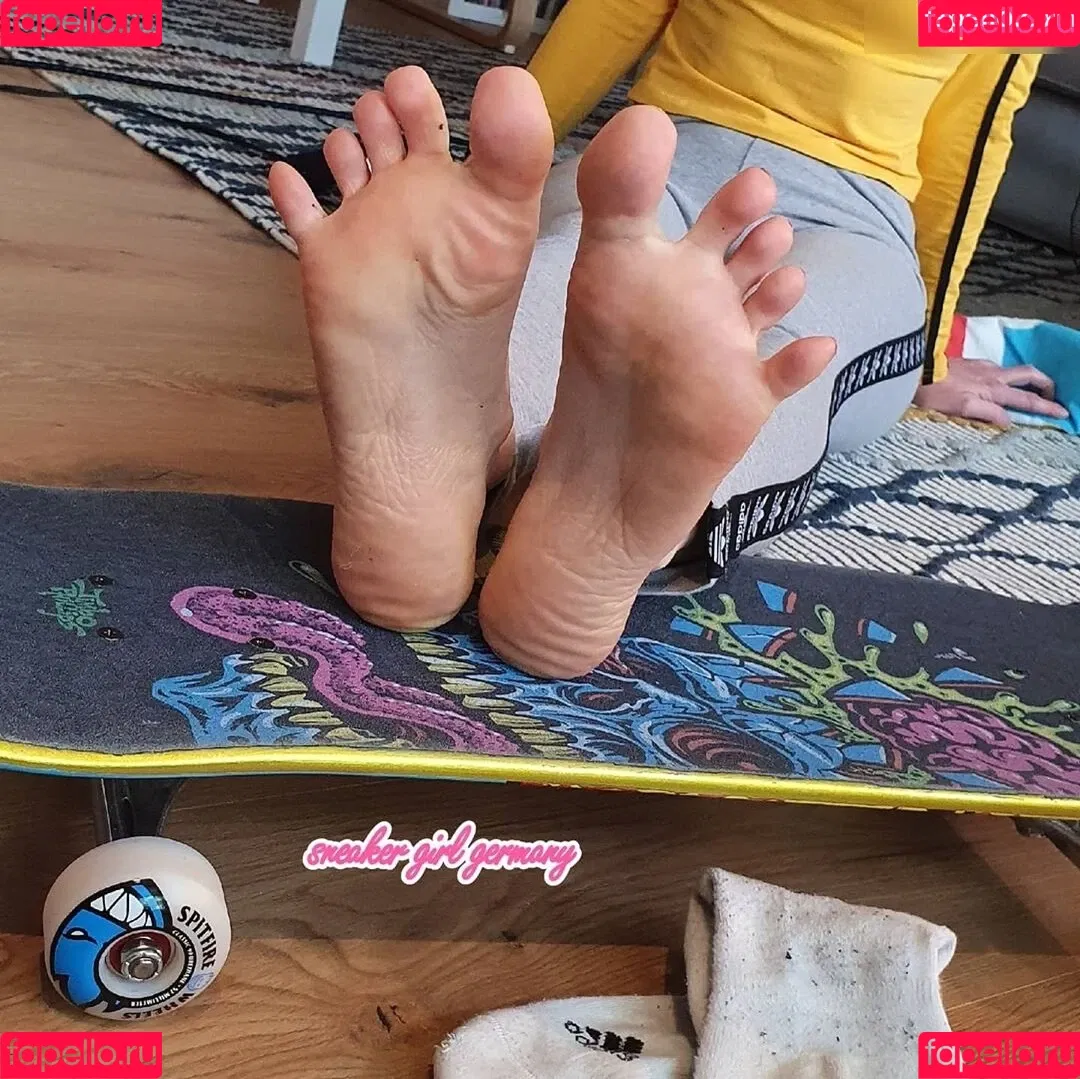 Sneaker Girl Germany Emma / Emma Elba Onlyfans Photo Gallery 