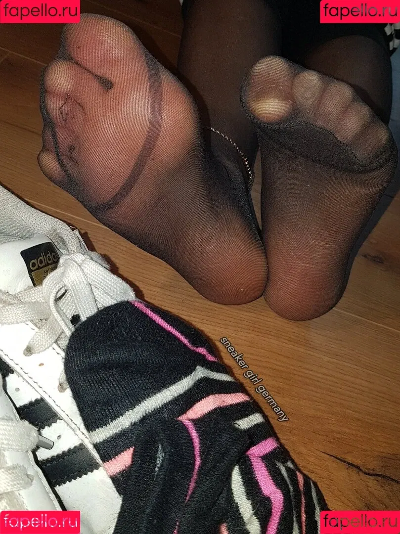 Sneaker Girl Germany Emma / Emma Elba Onlyfans Photo Gallery 