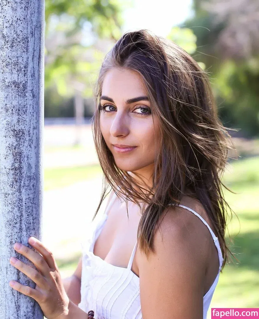 Emilia Hartford Onlyfans Photo Gallery 