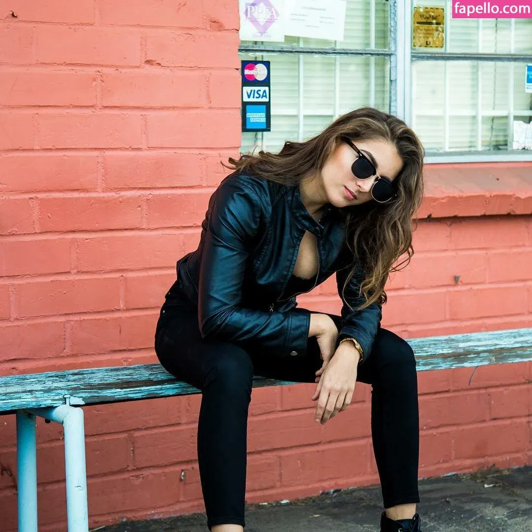 Emilia Hartford Onlyfans Photo Gallery 