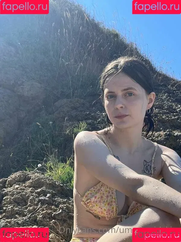 Mermaids Kiss Onlyfans Photo Gallery 