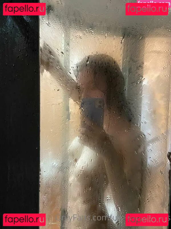 Mermaids Kiss Onlyfans Photo Gallery 