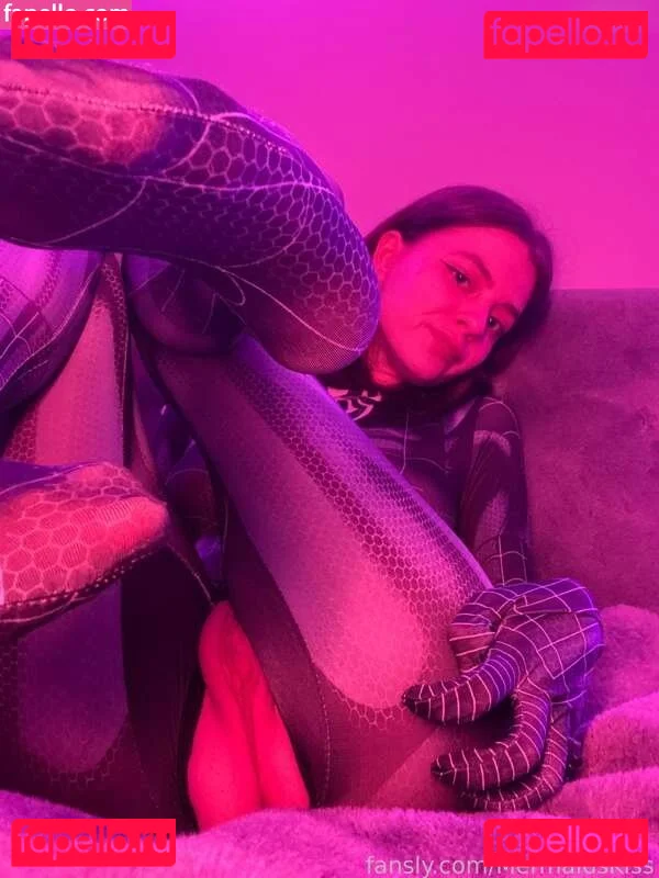 Mermaids Kiss Onlyfans Photo Gallery 