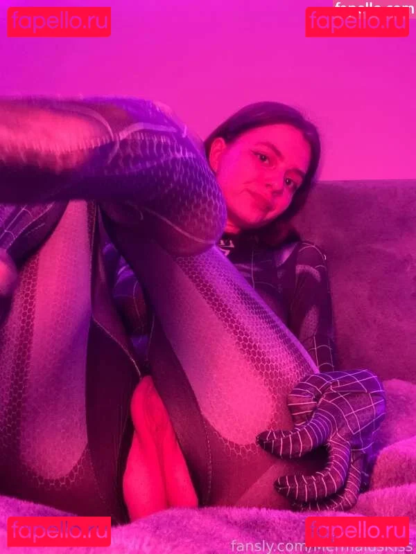 Mermaids Kiss Onlyfans Photo Gallery 