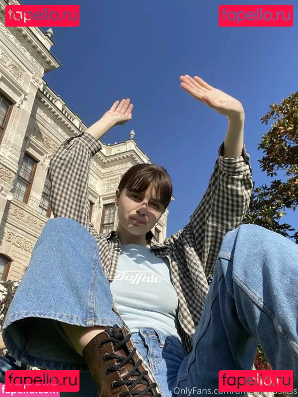 Mermaids Kiss Onlyfans Photo Gallery 