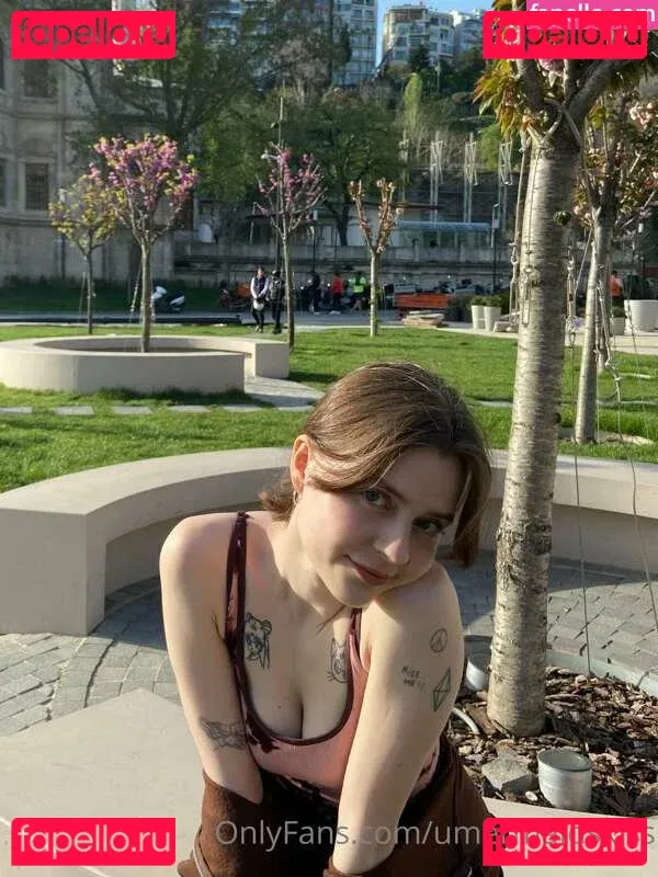 Mermaids Kiss Onlyfans Photo Gallery 