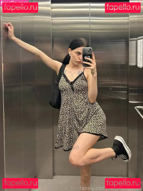 Mermaids Kiss Onlyfans Photo Gallery 