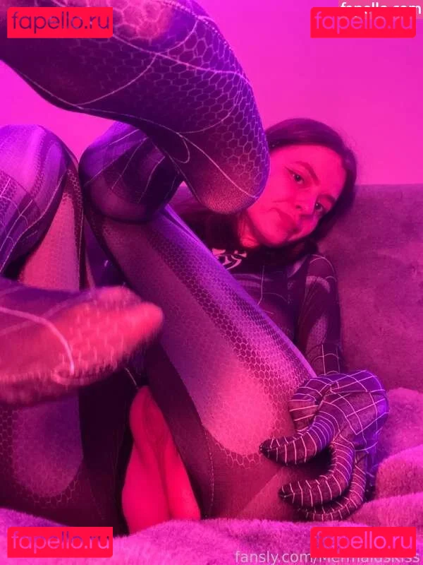 Mermaids Kiss Onlyfans Photo Gallery 