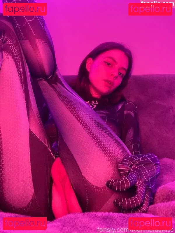 Mermaids Kiss Onlyfans Photo Gallery 