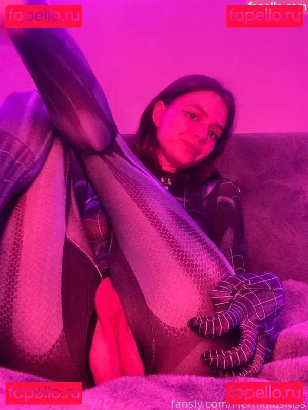 Mermaids Kiss Onlyfans Photo Gallery 