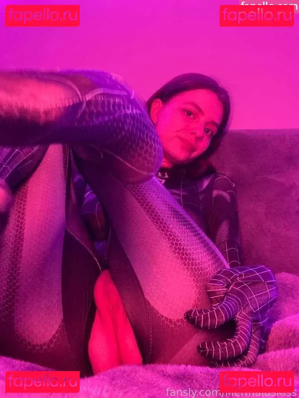 Mermaids Kiss Onlyfans Photo Gallery 