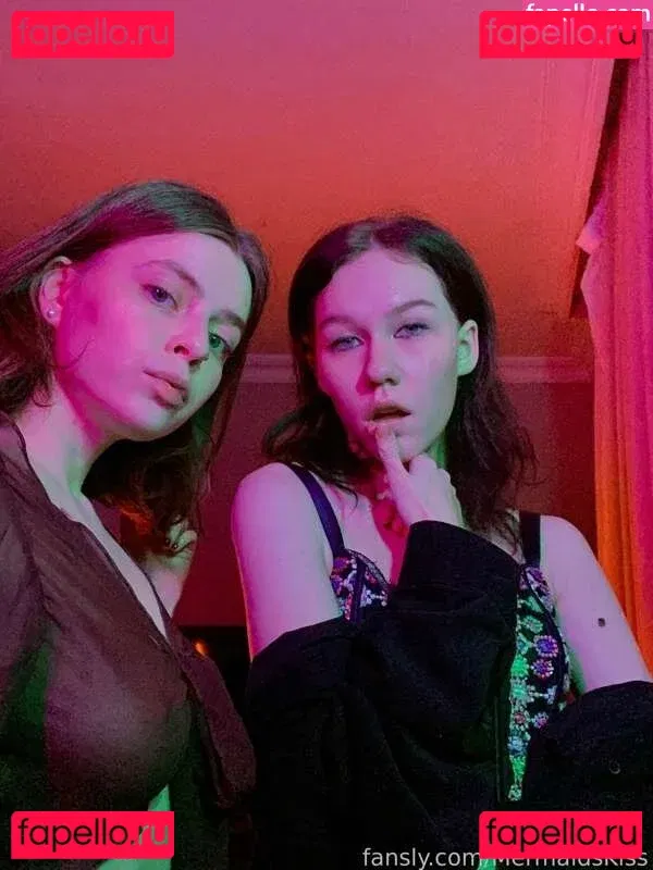 Mermaids Kiss Onlyfans Photo Gallery 