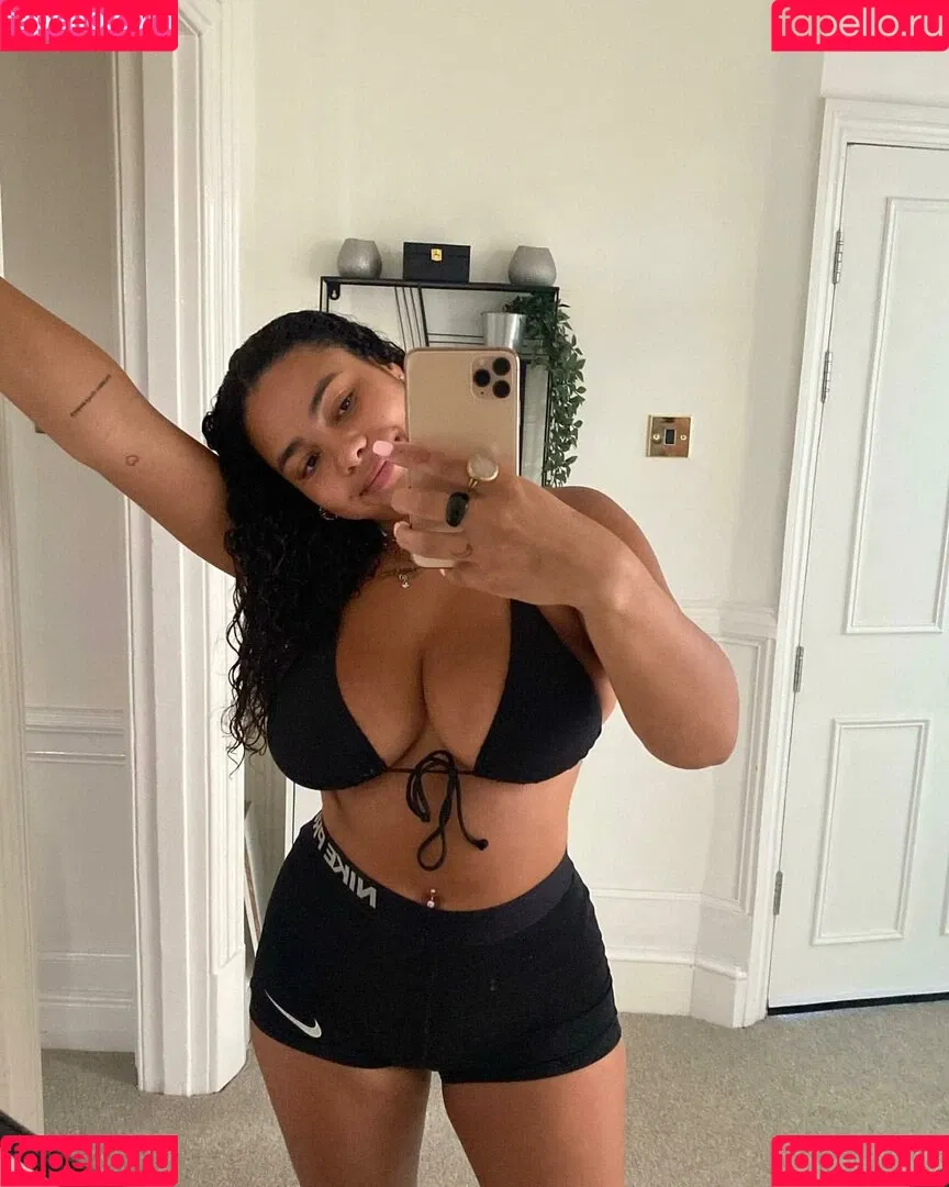 milan.churchill Onlyfans Photo Gallery 