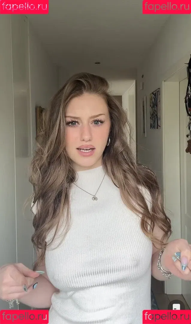 Yana Clare Onlyfans Photo Gallery 