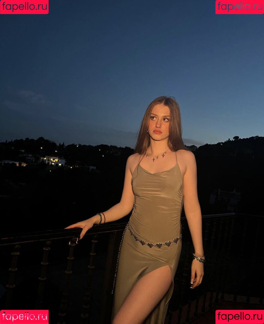 Yana Clare Onlyfans Photo Gallery 