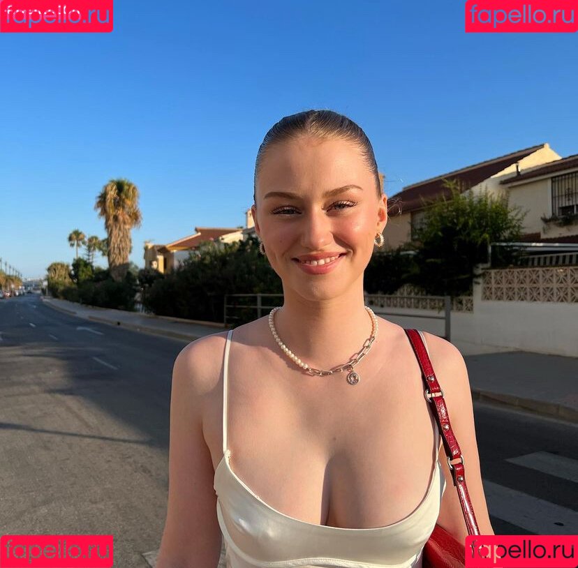 Yana Clare Onlyfans Photo Gallery 