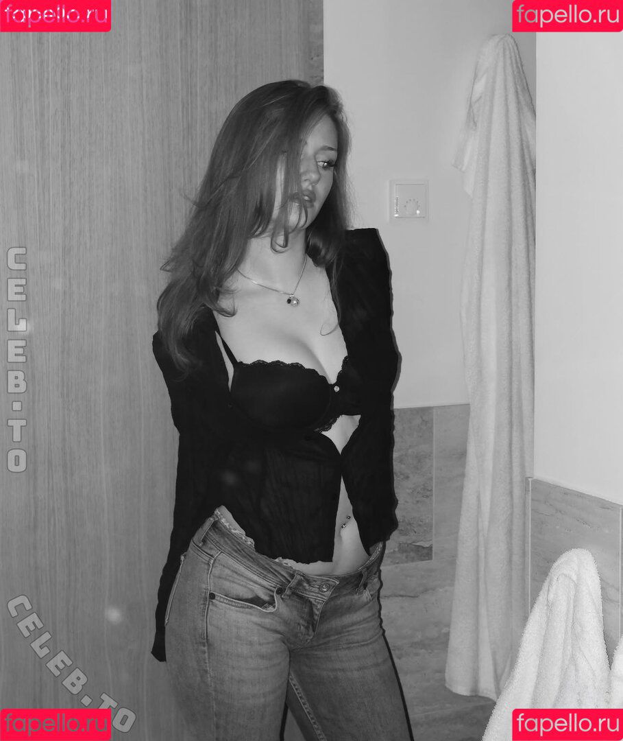 Yana Clare Onlyfans Photo Gallery 