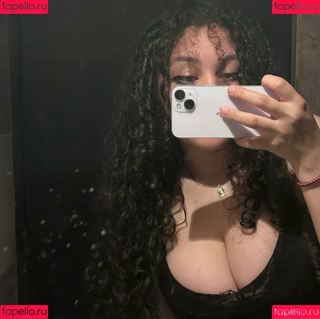 n.nuviaa Onlyfans Photo Gallery 