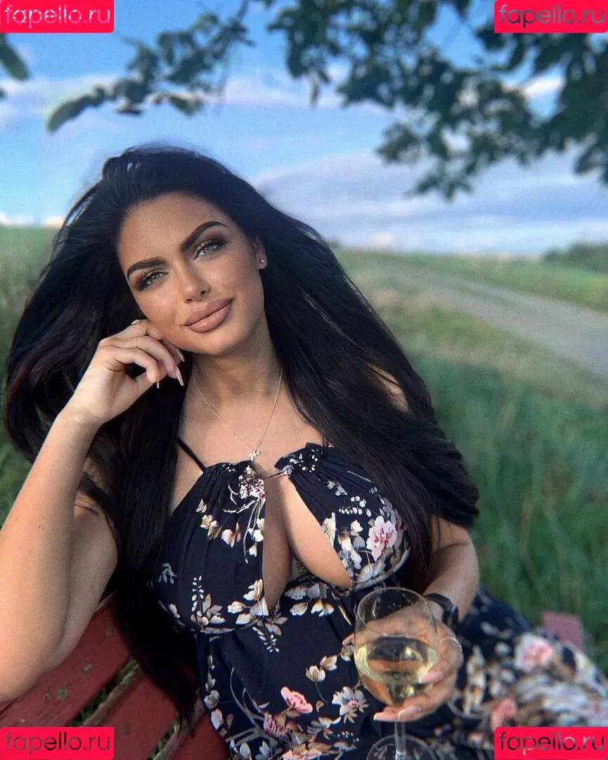 Nina Siegert Onlyfans Photo Gallery 