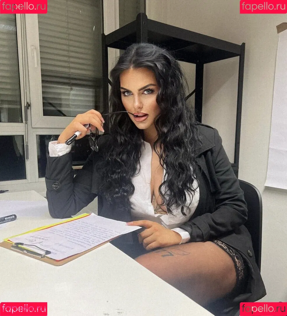 Nina Siegert Onlyfans Photo Gallery 