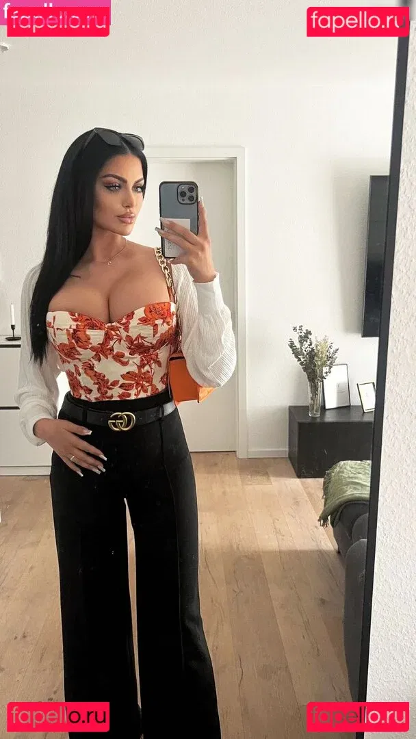 Nina Siegert Onlyfans Photo Gallery 