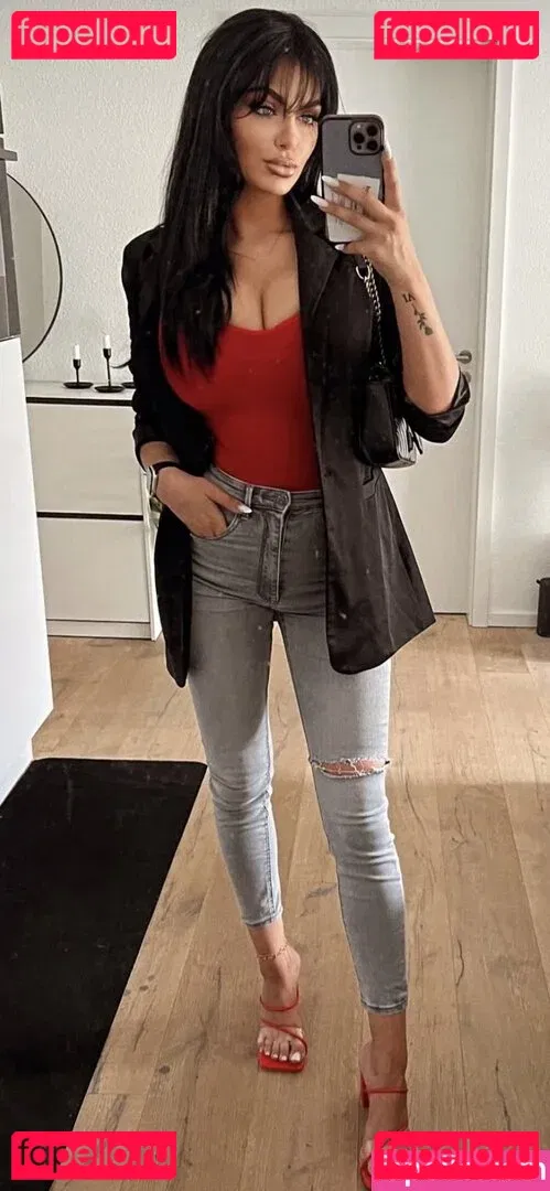 Nina Siegert Onlyfans Photo Gallery 