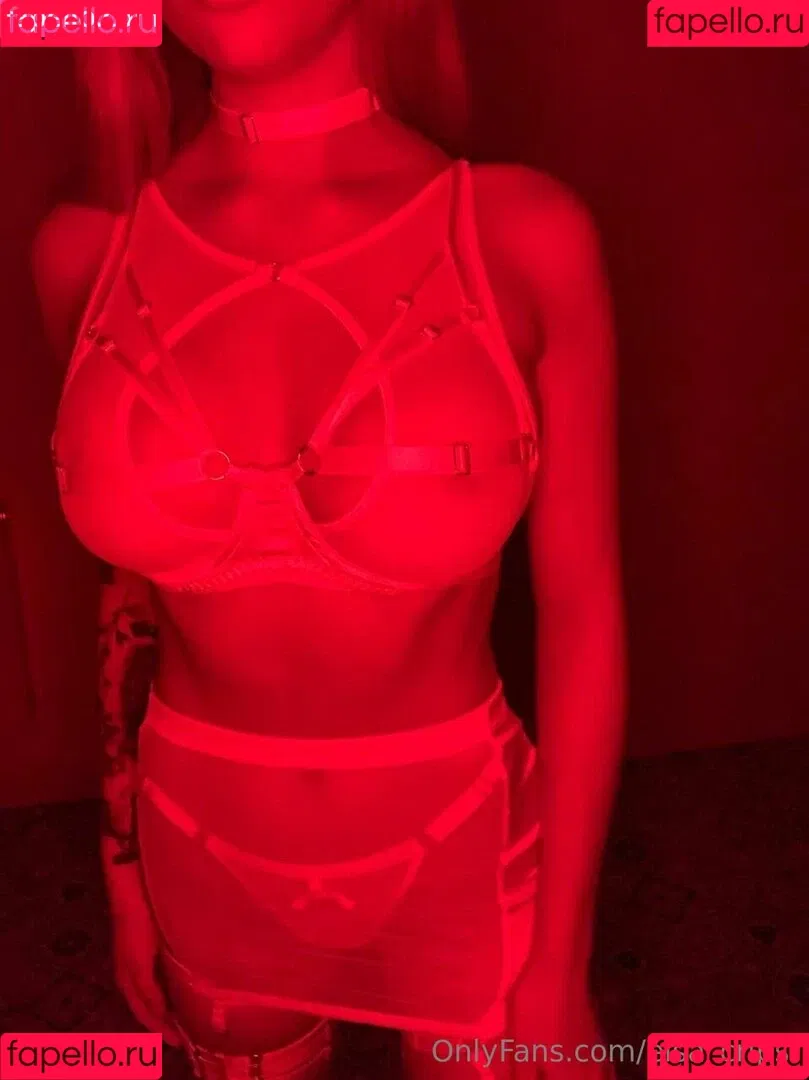 Elsa Cripsii Onlyfans Photo Gallery 