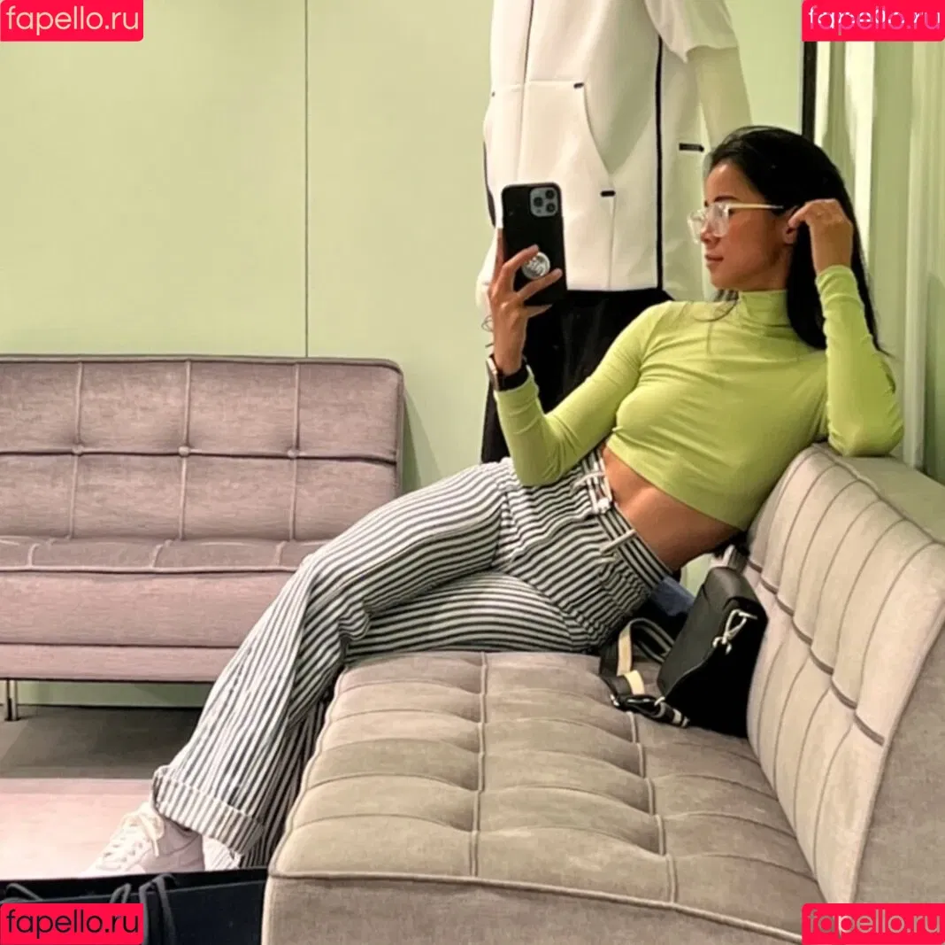 Leah Lewis Onlyfans Photo Gallery 
