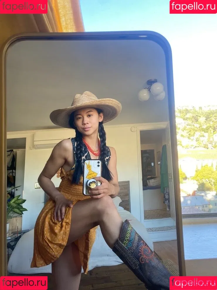 Leah Lewis Onlyfans Photo Gallery 
