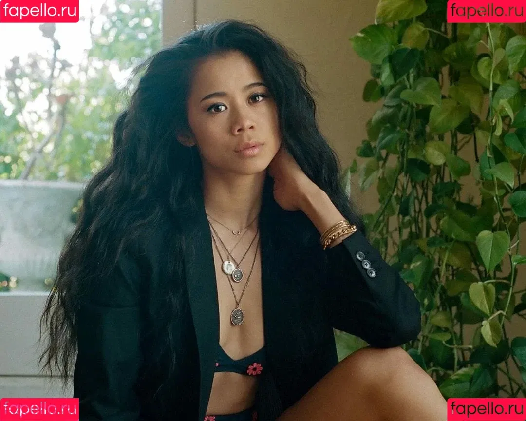 Leah Lewis Onlyfans Photo Gallery 