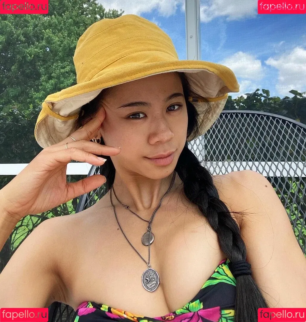 Leah Lewis Onlyfans Photo Gallery 