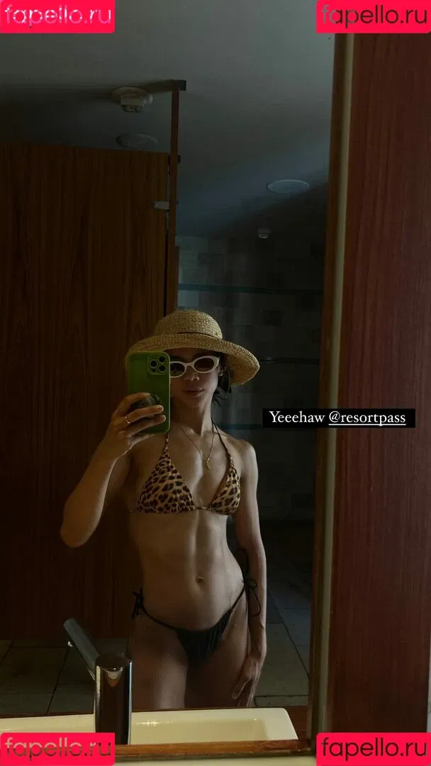 Leah Lewis Onlyfans Photo Gallery 