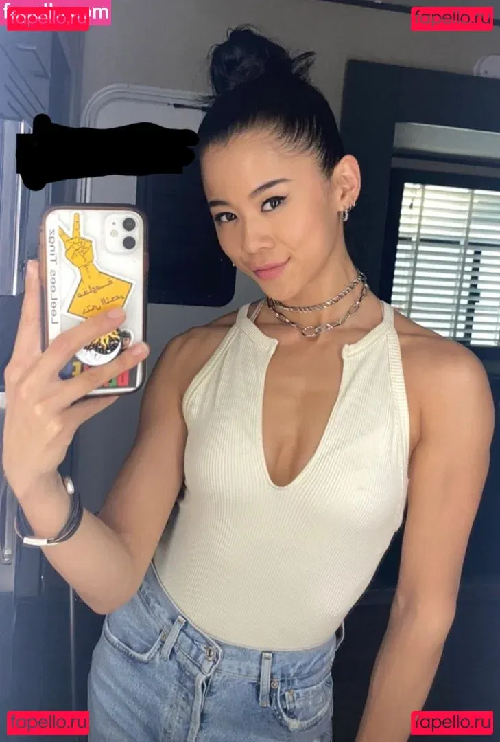 Leah Lewis Onlyfans Photo Gallery 