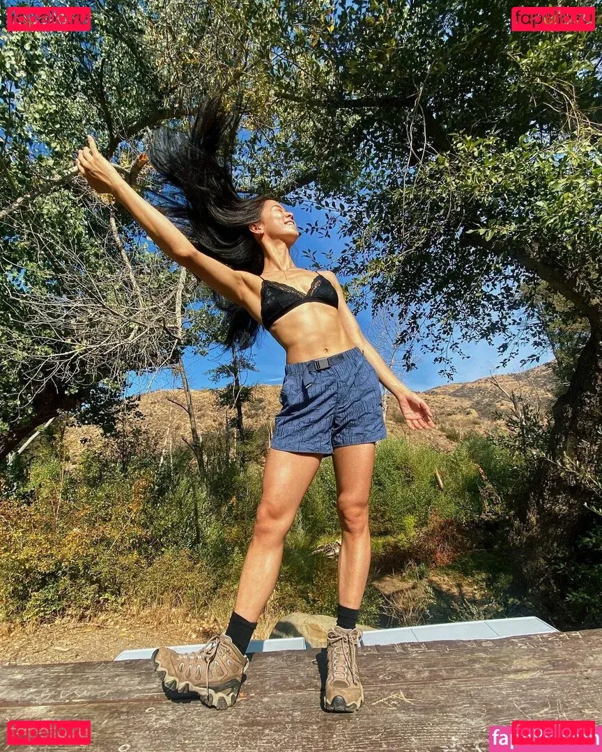 Leah Lewis Onlyfans Photo Gallery 