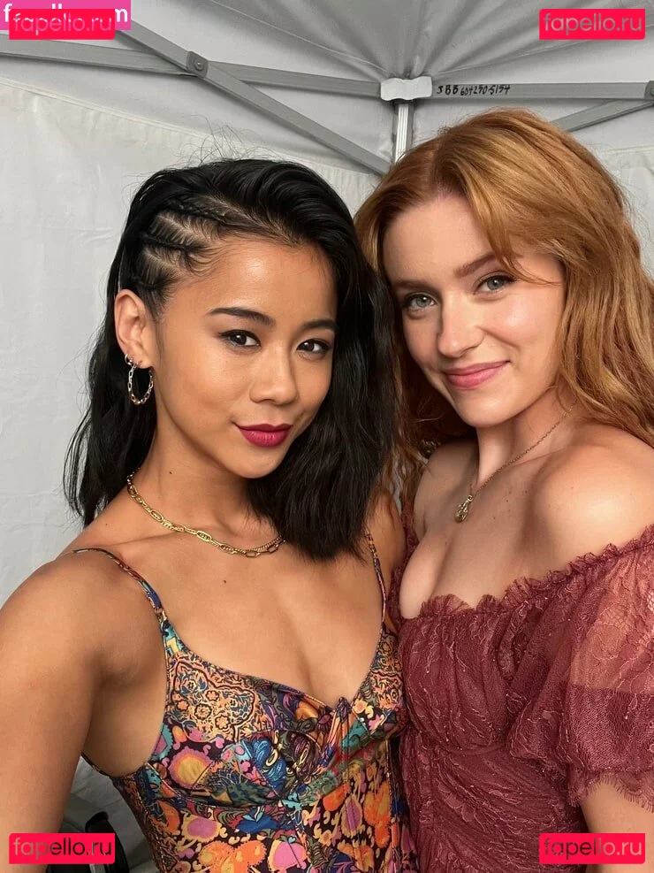 Leah Lewis Onlyfans Photo Gallery 