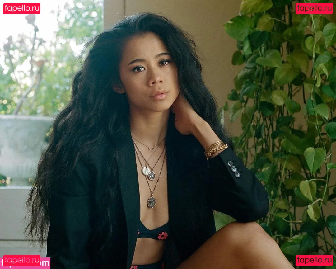 Leah Lewis Onlyfans Photo Gallery 