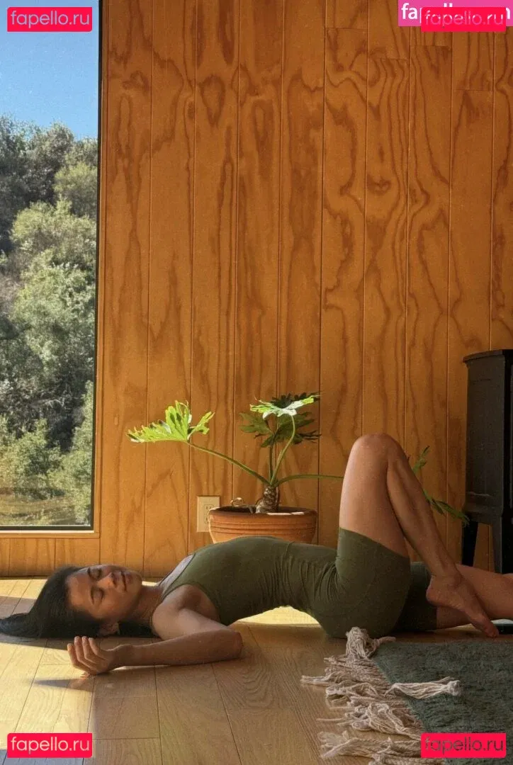 Leah Lewis Onlyfans Photo Gallery 