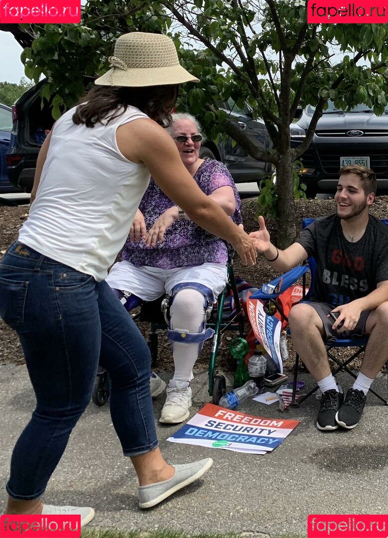 Tulsi Gabbard Onlyfans Photo Gallery 