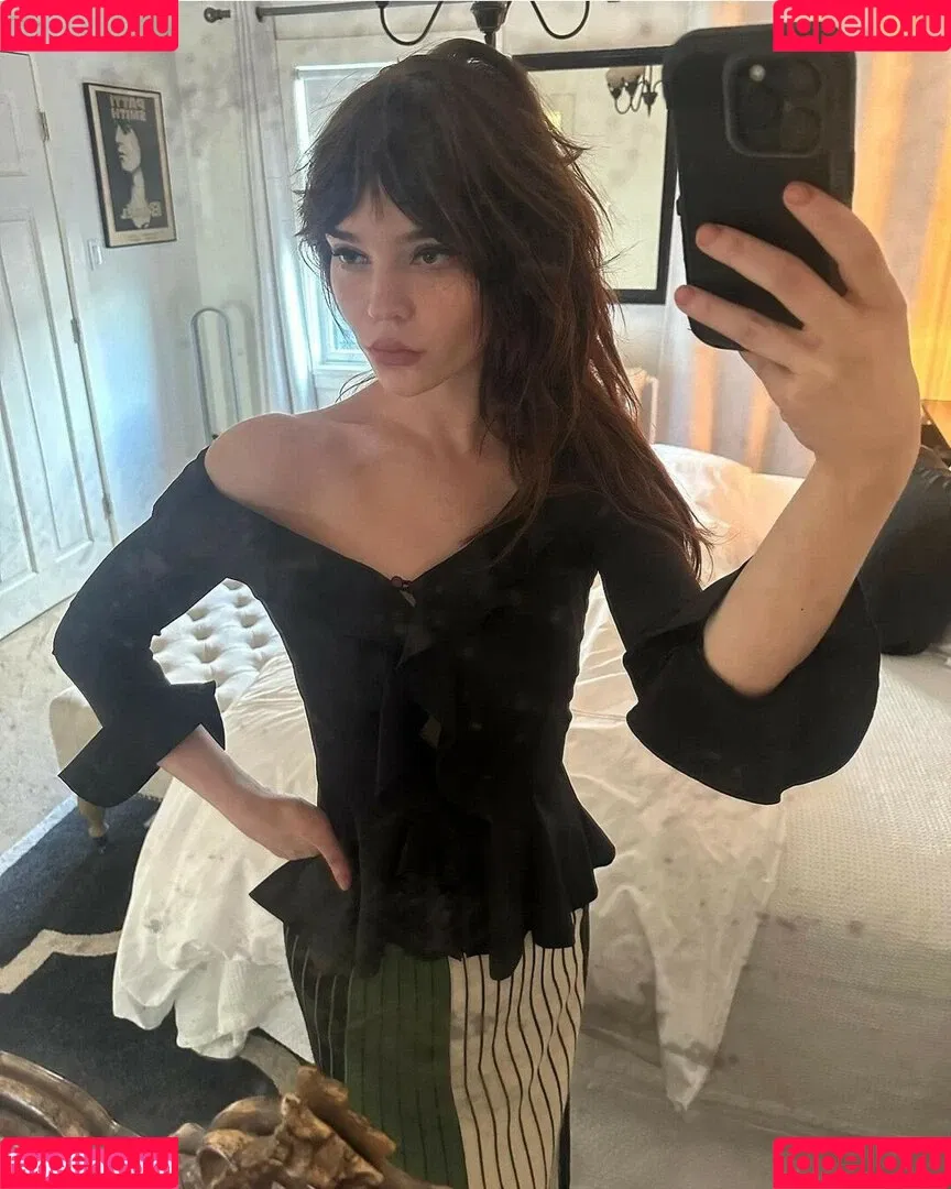 Sophie Thatcher Onlyfans Photo Gallery 